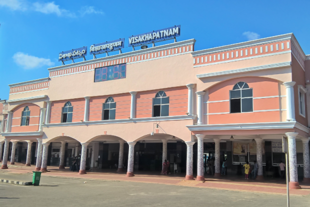 AI Powered Rail Robocop