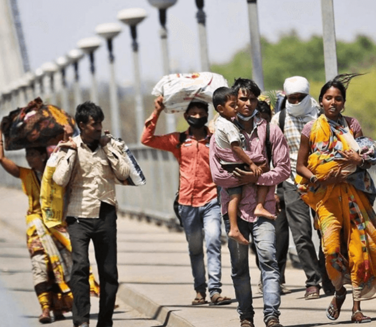 अधर में मजदूर